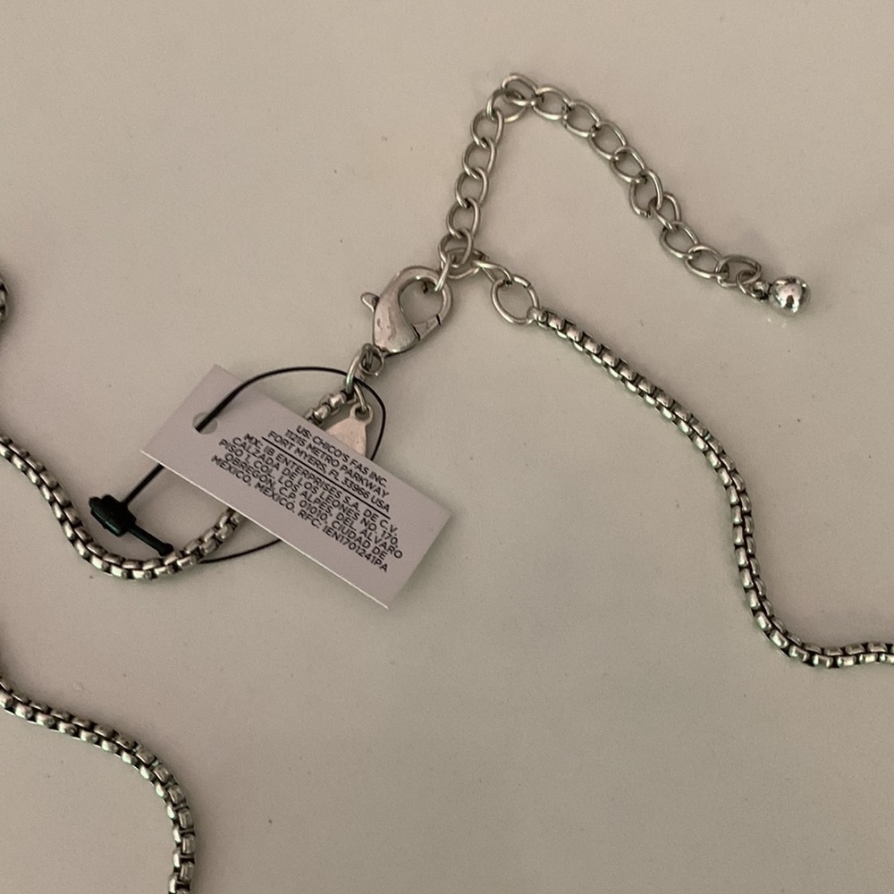 Silver tone Key necklace/stylist - Picture 4 of 4